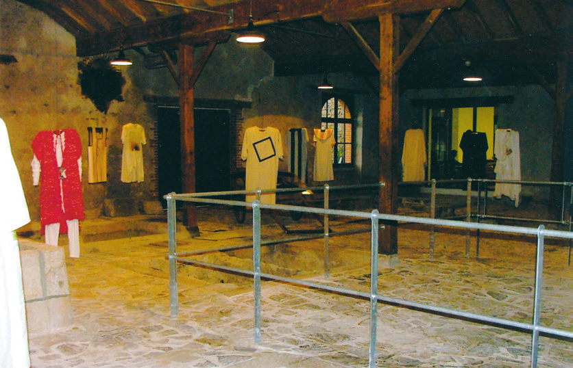 <BR>Exhibition Clothing- 2004 - 2005